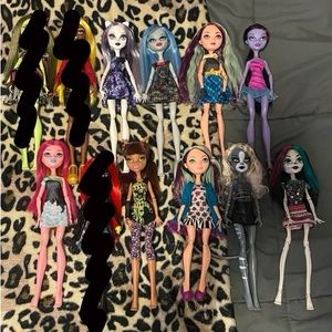 Updated pic of remaining Monster High Ever After High Doll Lot